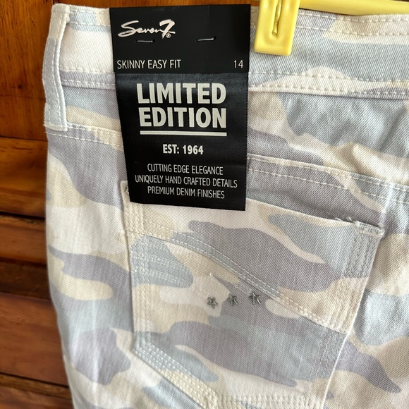 Size 14 light camo cargo pants - Picture 2 of 7